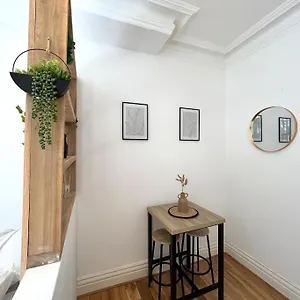 Flat 12, 10 St John's Road Apartment